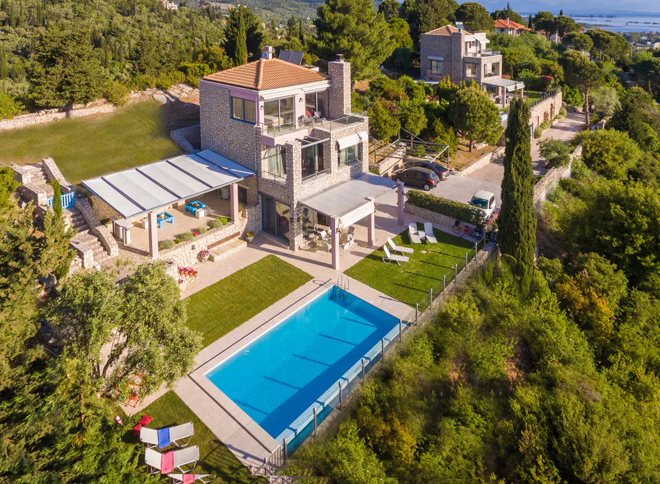 Aerial view of the villa, its garden and the pool
